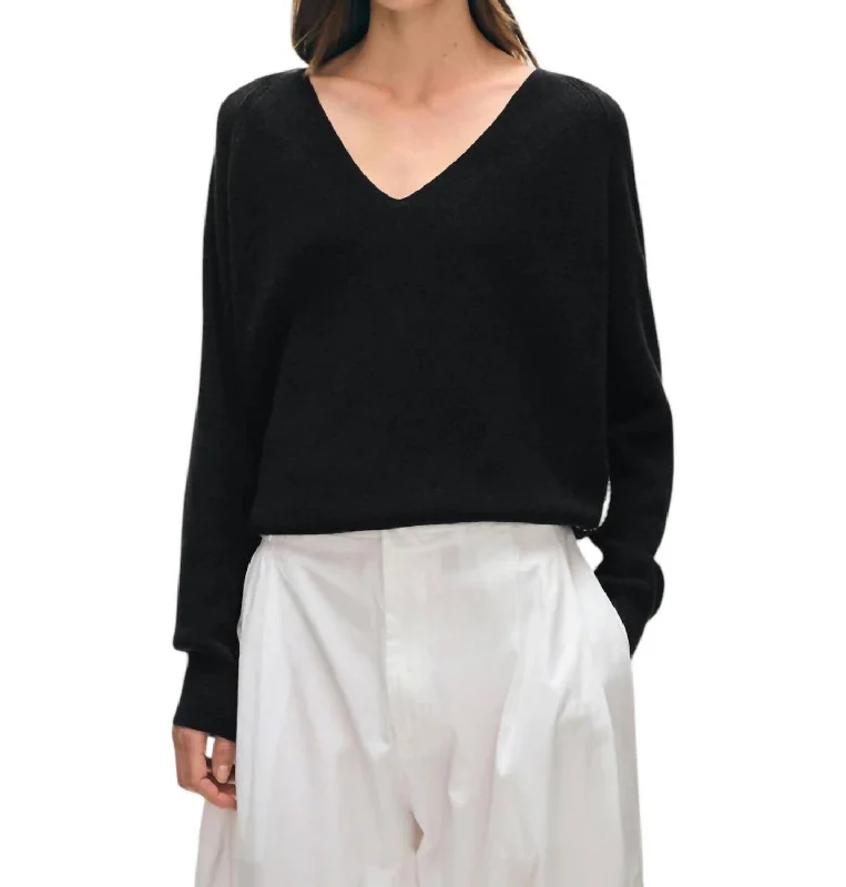 Cotton Linen Tipped V Neck Top In Black/white Durable Fashion Picks