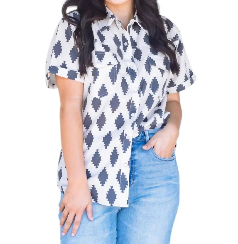 Corrales Pearl Snap Shirt In Black/white Trendy Street Style Attire