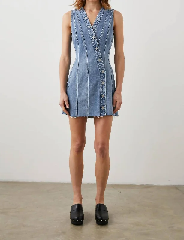 Strand Denim Dress In Medium Vintage Chic Outfits